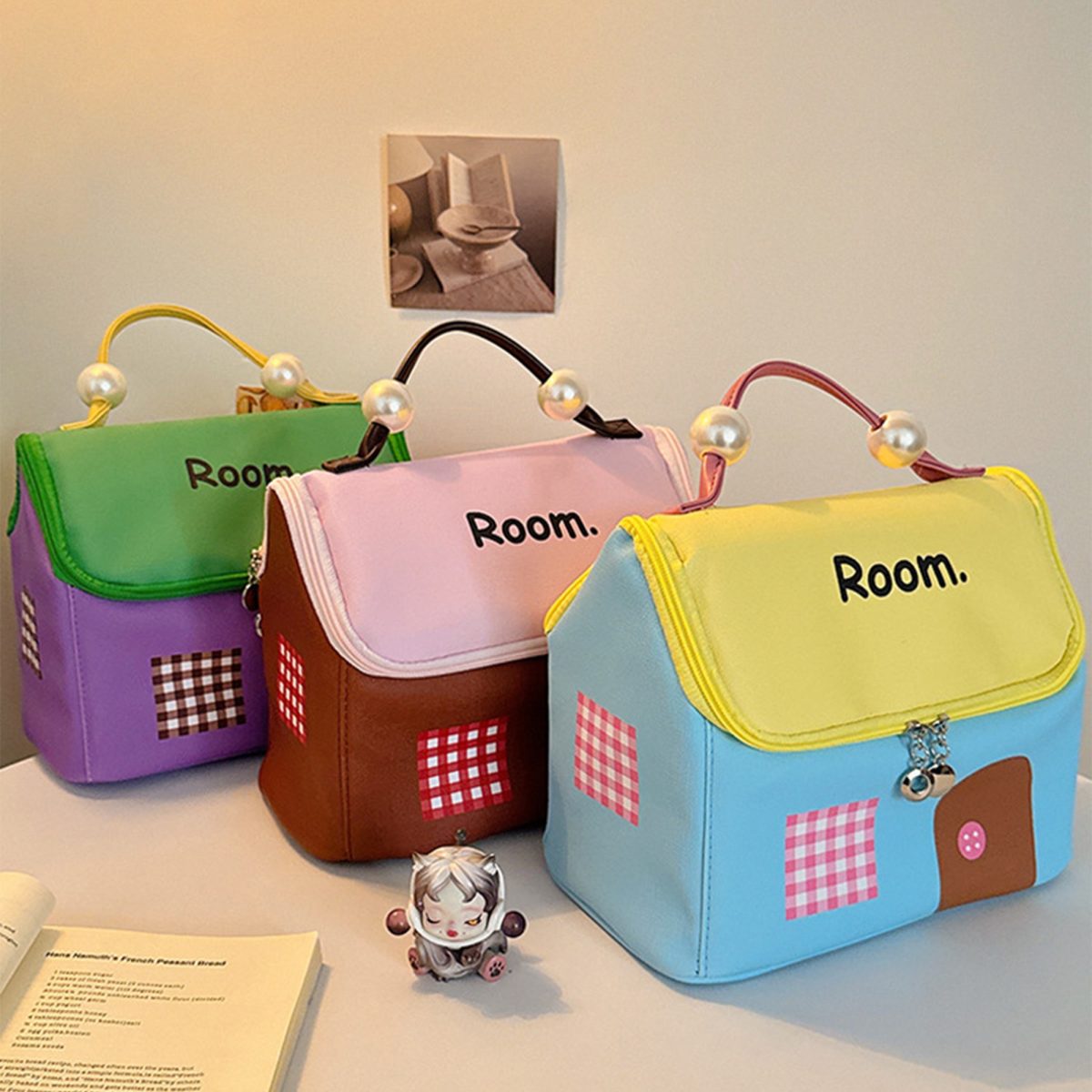 Small house makeup bag - Image 1