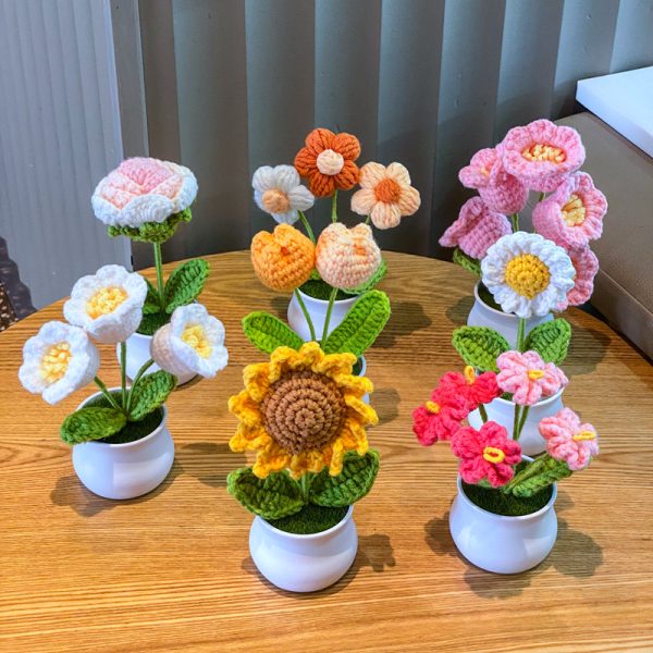 Woven decorative items